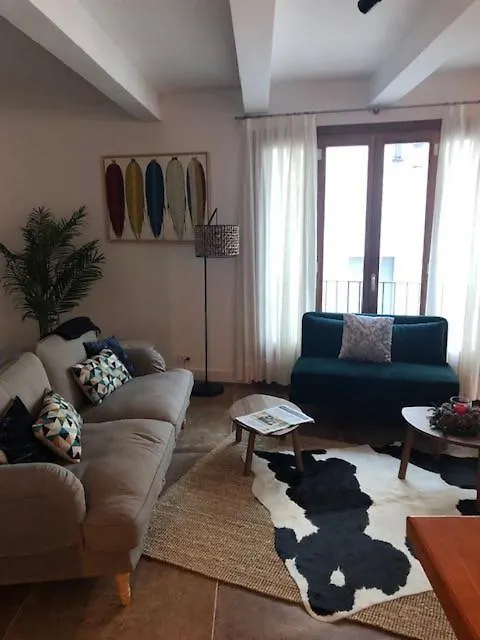 Апартаменты Charming House In Downtown El Port De La Selva