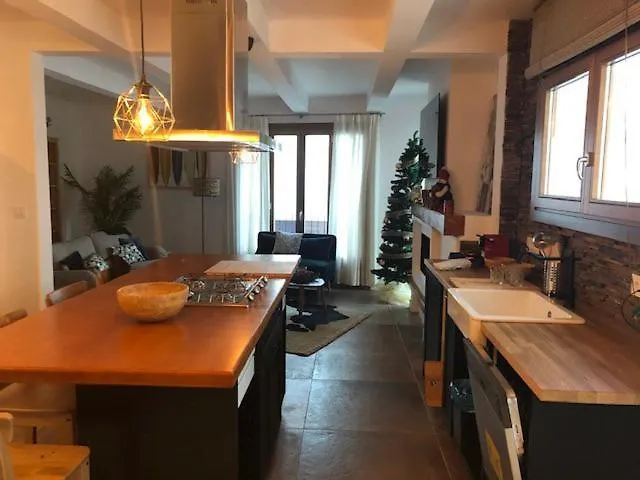 Апартаменты Charming House In Downtown El Port De La Selva