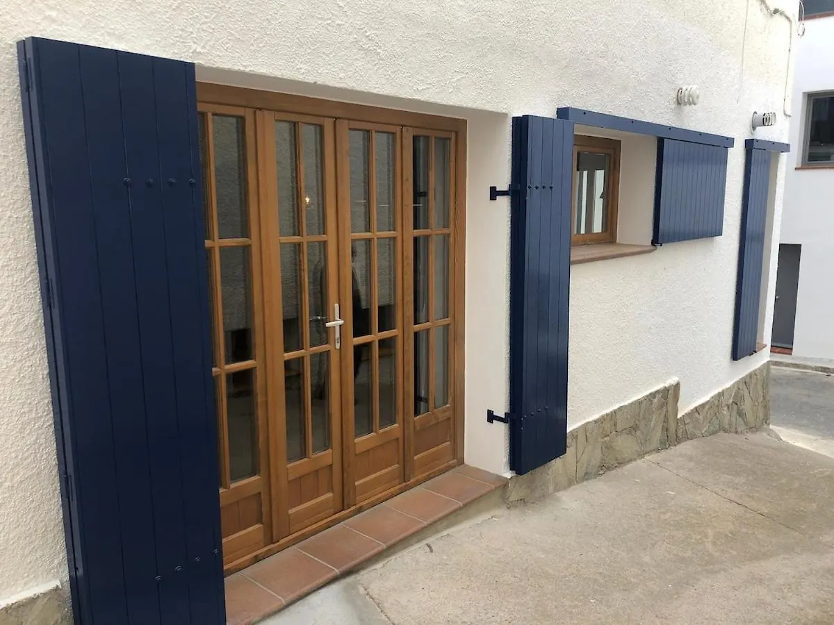 Апартаменты Charming House In Downtown El Port De La Selva